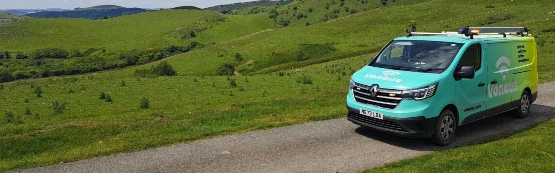 Voneus Broadband van in a rural countryside setting