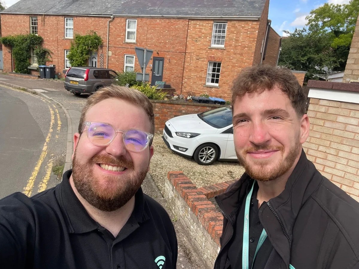 Two Voneus broadband field agents supporting a rural community in Central England