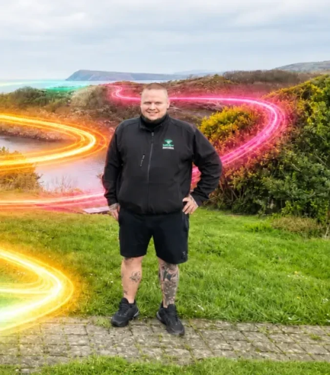 Voneus broadband team member supporting rural communities in Wales
