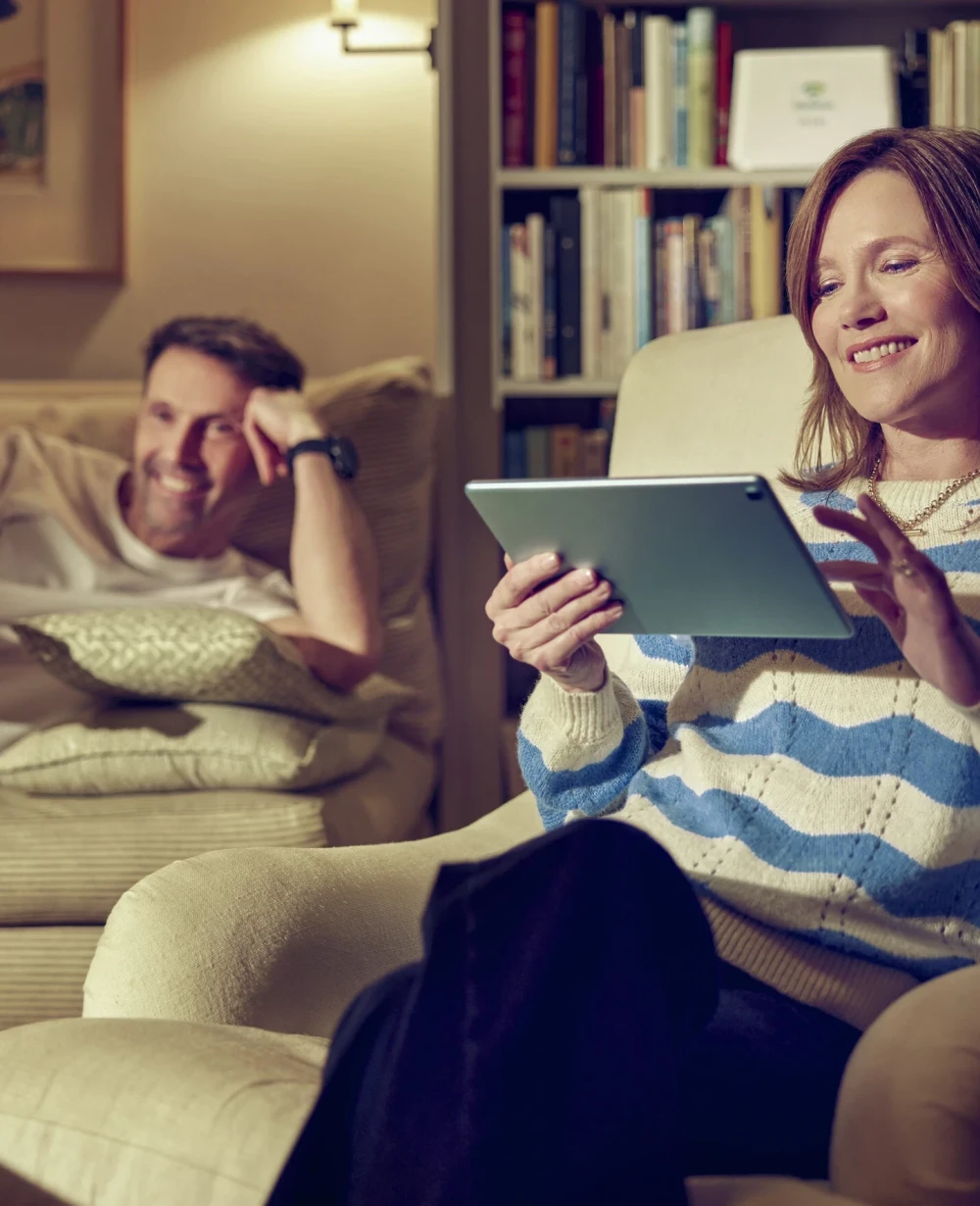 Couple enjoying Voneus full fibre broadband at home
