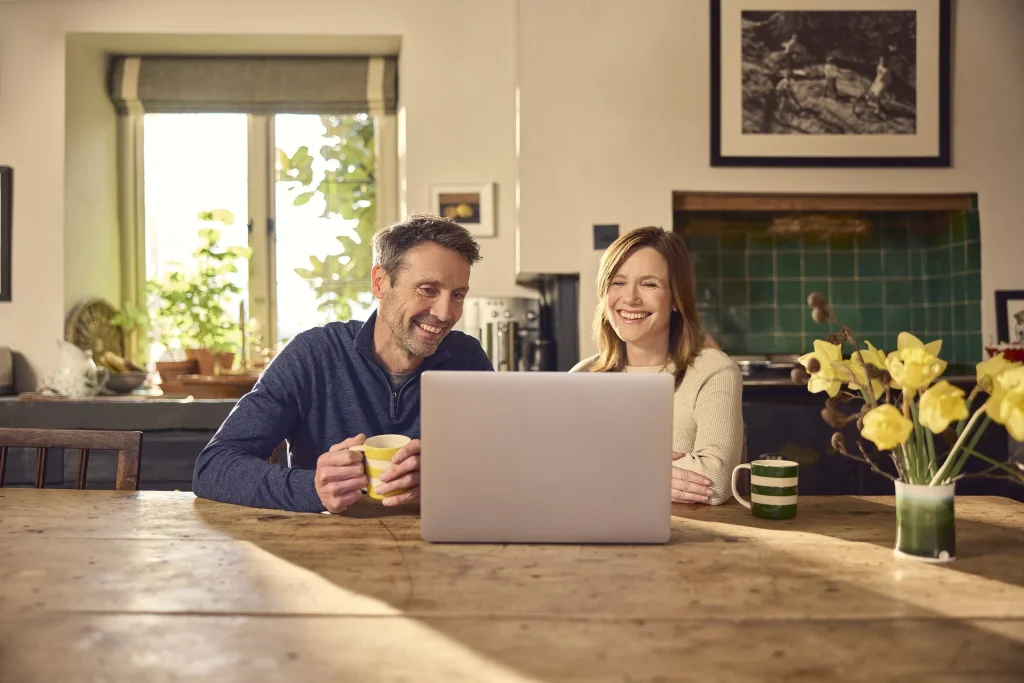 Couple video calling at home with Voneus full fibre broadband.
