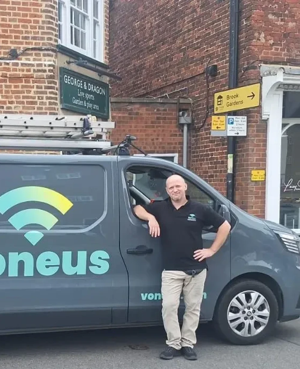 Voneus Broadband team member beside a Voneus van in Carmarthenshire
