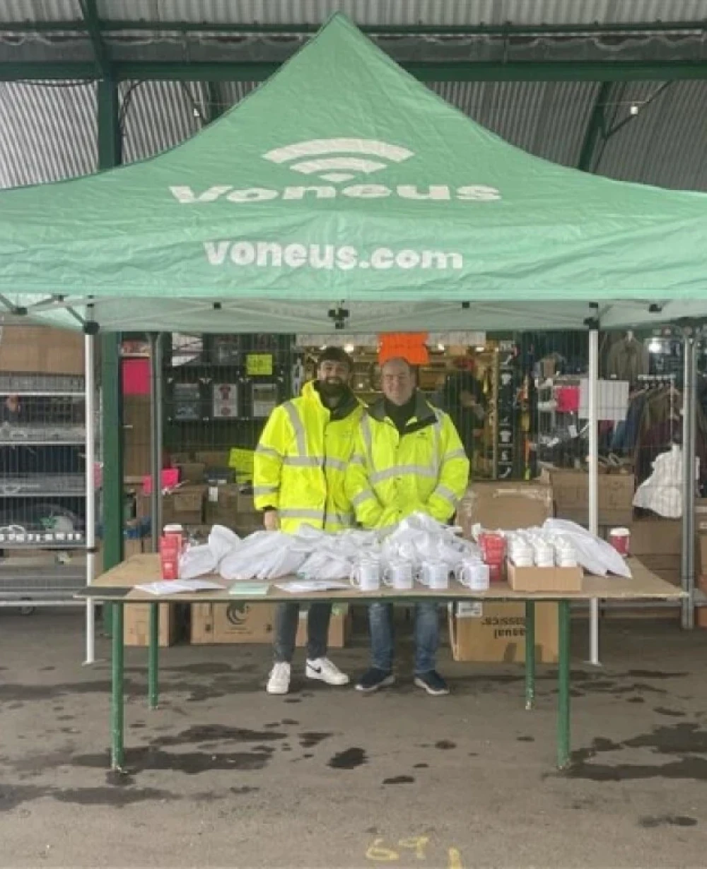 Two Voneus broadband representatives at a community market stand, promoting broadband options for residents in Crickhowell and surrounding villages.
