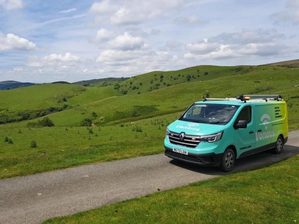 Voneus Broadband van in the rural countryside