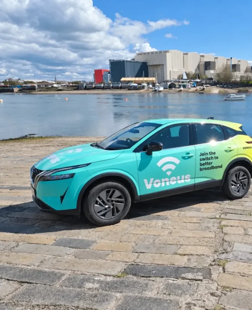 Voneus Broadband vehicle supporting communities across Oxfordshire