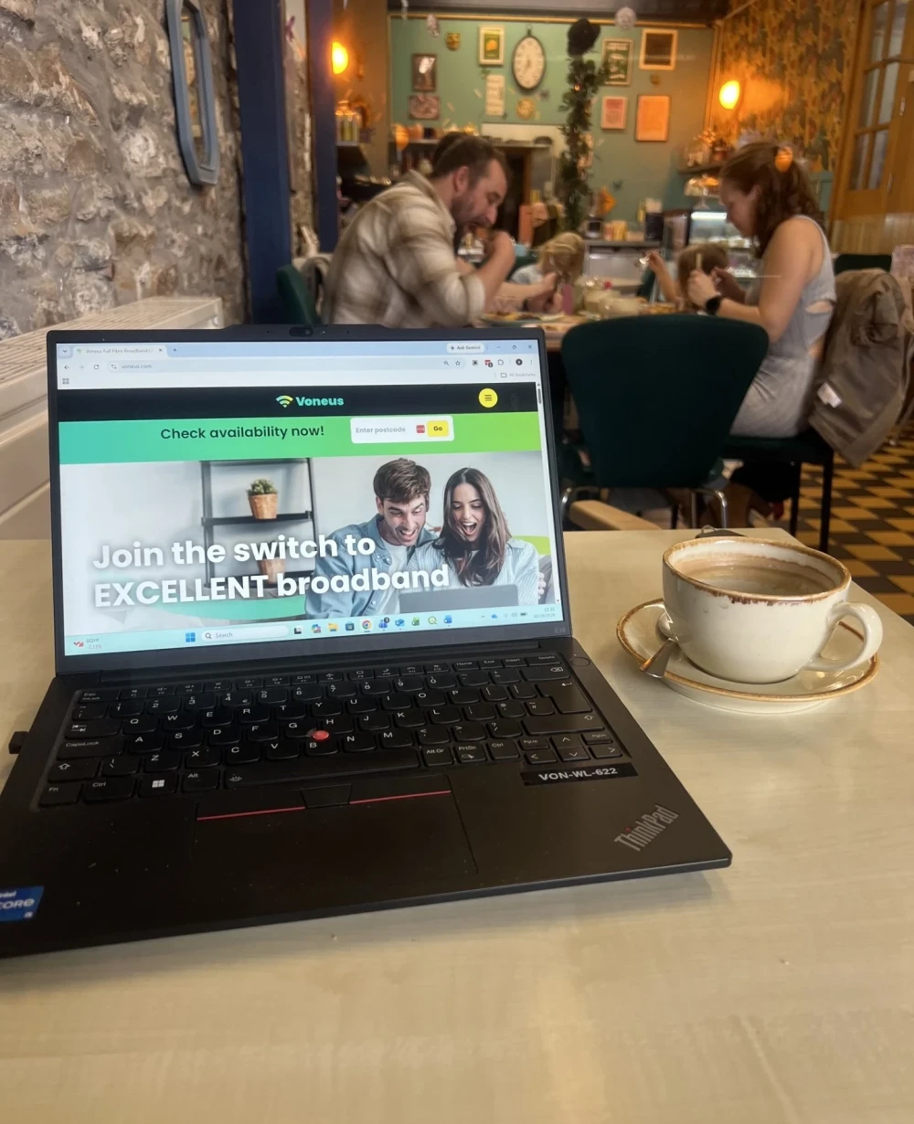Voneus broadband website displayed on a laptop at Annie's Café in St Clears, during a local broadband drop-in session.