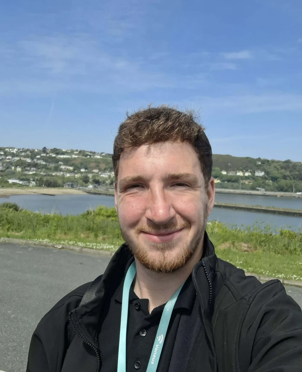 Voneus local broadband team member supporting communities in Pembrokeshire