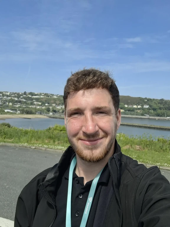 Voneus local broadband team member in rural Wales